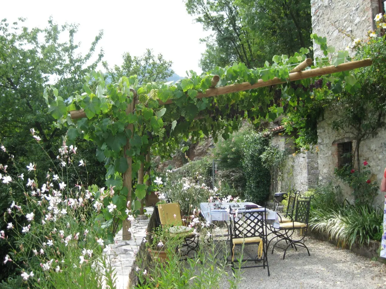 Arriva da Lidl la tavola da giardino dal design accattivante, perfetta per le serate all’aperto Immagine selezionata