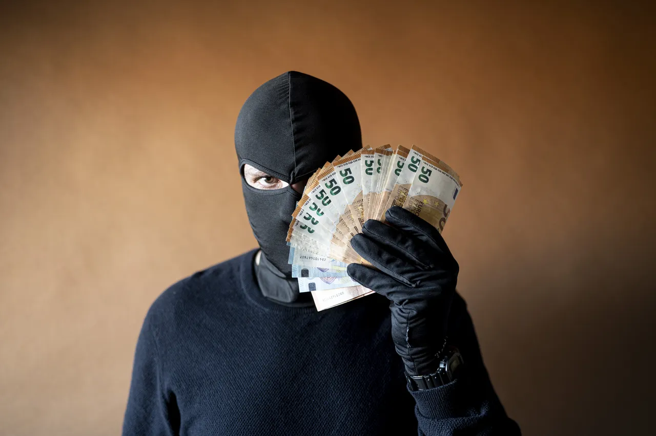 Allarme truffe bancarie: scopri come difendere i tuoi risparmi dagli hacker! Immagine selezionata