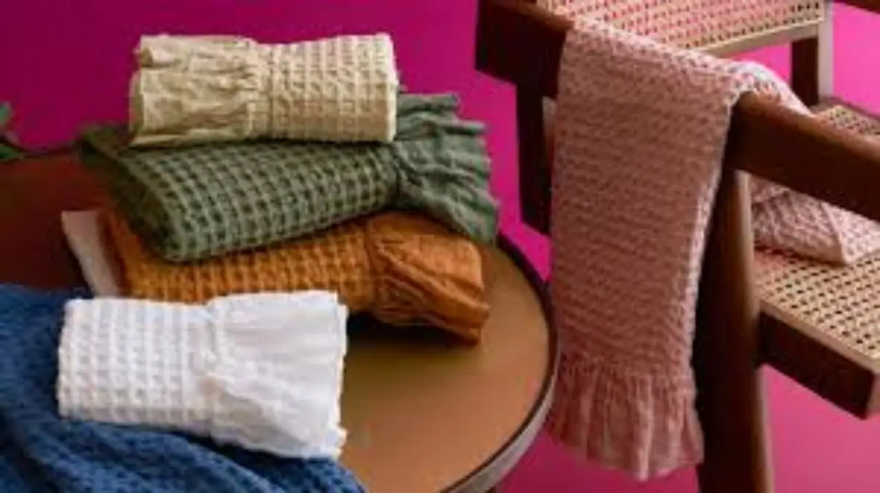 Sai a cosa serve davvero quella fascia sugli asciugamani per bagno? Immagine selezionata
